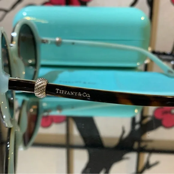 EUC ❤️Tiffany & Co Savanna O.S Retail $375.00 Gradient 